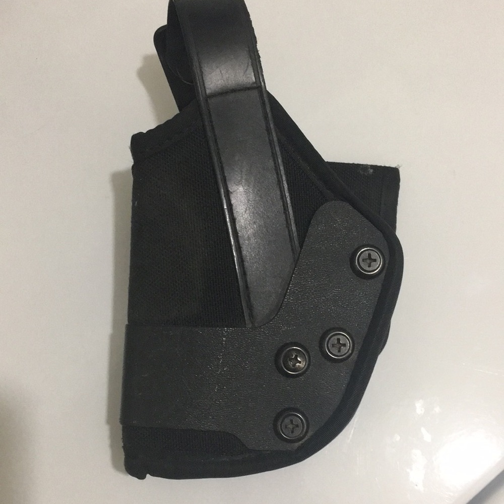 Uncle Mike’s Sidekick size 18 holster, left carry